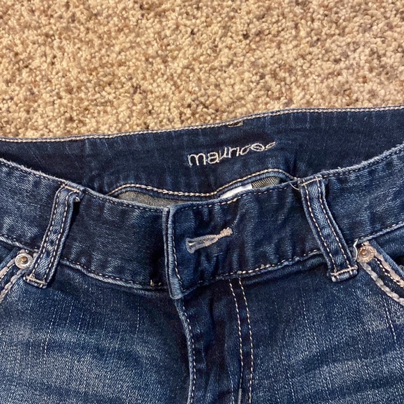 Only worn once medium wash jeans - Picture 2 of 3